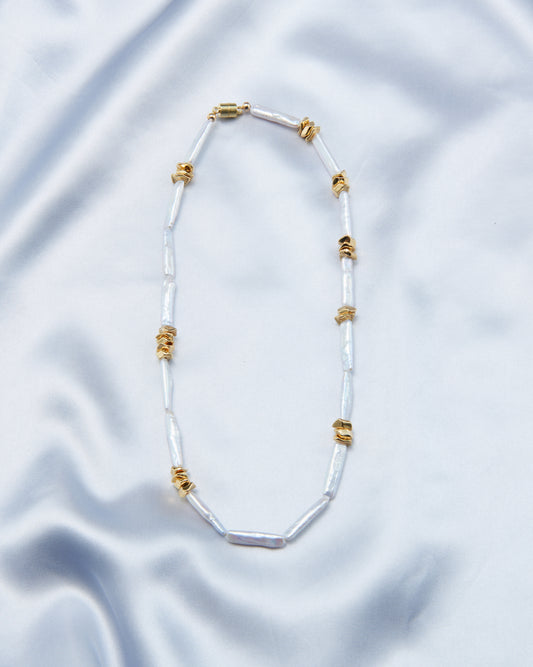 Baroque Metal Pendant Necklace