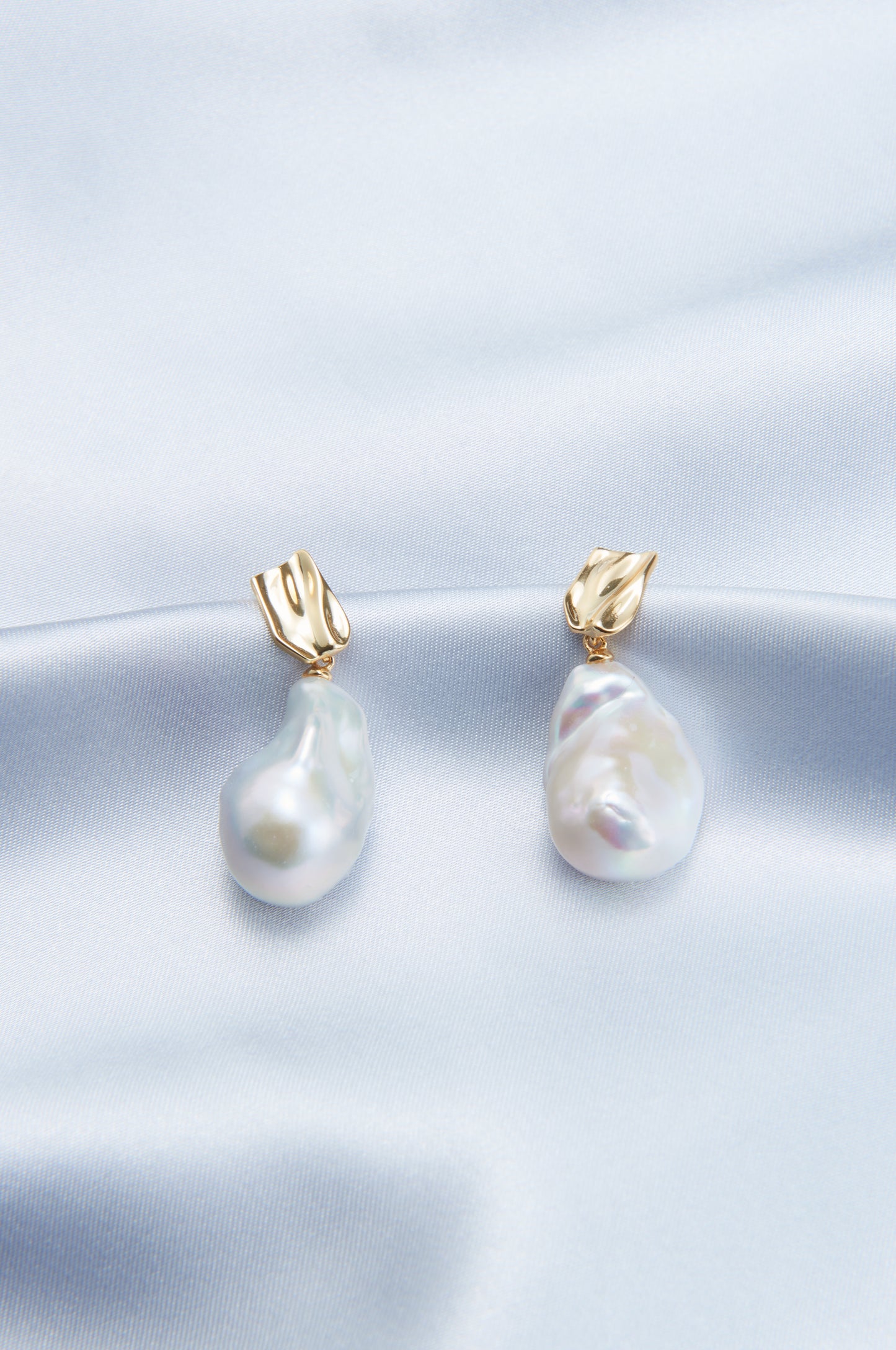 Metal Baroque Pearl Earring