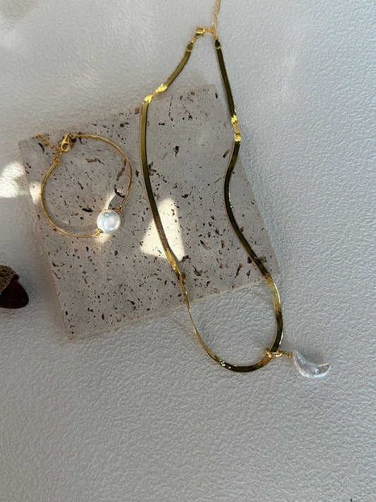 Full moon Pearl Bracelet